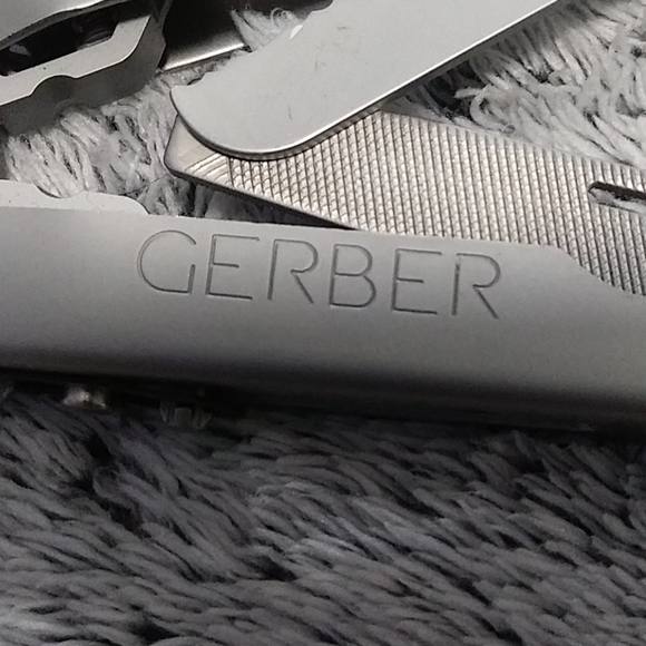 Stainless steel Gerber tool usa with pouch - Picture 2 of 3